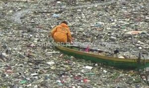 Sampah Jatigede, Jadi Penghasilan Bagi Sebagian Warga