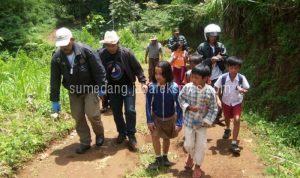 Puluhan Tahun Gelap,Cigumentong Akan Teraliri Listrik