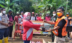 Talun Laksanakan Penanaman 100 Pohon Di Bantaran Cipeles.