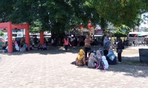 Pendukung Acara Berkerumun di Alun-alun