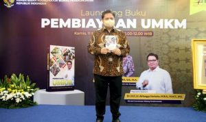 Luncurkan Buku Pembiayaan UMKM, Menko Airlangga Sampaikan Keberpihakan Pemerintah kepada UMKM