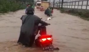 Camat Cikancung Sosialisasi Bersihkan Sampah