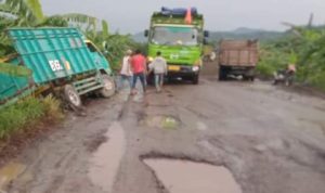 Jalan Tolengas - Jatigede Dikeluhkan Masyarakat