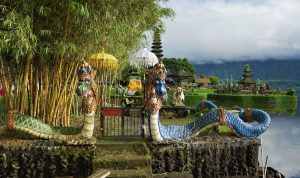 Keindahan Pura Ulun Danu yang pernah diabadikan dalam mata uang kertas pecahan Rp 50 ribu menjadi salah satu destinasi wisata yang menarik Anda kunjungi saat berlibur ke Bali. Foto: Dokumentasi Kemenparekraf