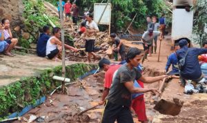 Luapan Air Hingga Jalan, Jalur Bandung - Garut, Kecamatan Nagreg Sempat Macet