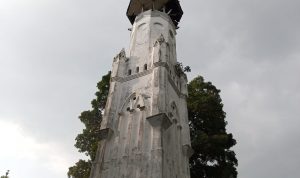 Menara pengingat waktu para pekerja di jatinangor