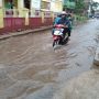 Drainase Kecil, Air Meluap ke Jalan