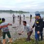 Sampah Masih Menumpuk, Ratusan Warga Turun ke Waduk Jatigede