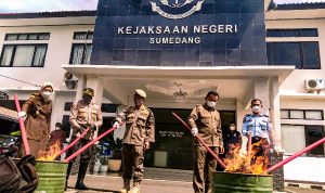 Kejaksaan Negri Sumedang Musnahkan Ribuan Butir Obat Terlarang