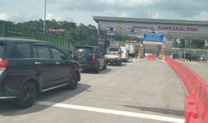 Hari Pertama, Ribuan Mobil Jajal Tol Cisumdawu