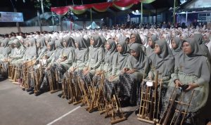 Bupati serahkan 25 Komputer Untuk Ponpes Al-Aqsha