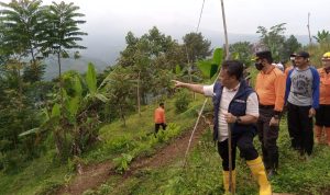 Sekda Herman Tinjau Mahkota Longsor Ciherang