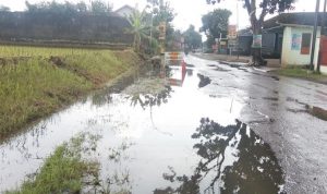 Saluran Irigasi tidak Memadai, Jalan Tergenang