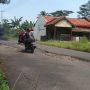 Jalan Amblas di Lingkar Barat Terbengkalai