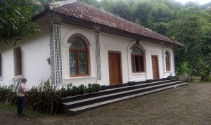 Rumah Bergaya Dutch-Chinese Berdiri Kokoh di Cimalaka