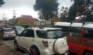 Jalan Kebonkol Macet, Warga Minta Solusi