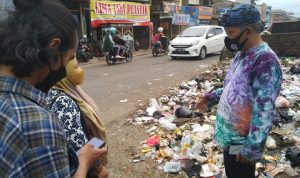 Hari Peduli Sampah Nasional, Pegiat Lingkungan Soroti Sampah di Pasar Parakanmuncang