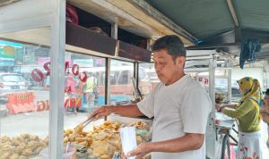 Kelangkaan Minyak Goreng, Pedagang Kaki Lima Sering Kehabisan Minyak Goreng saat Antre