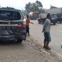 Ditabrak Mobil, Gerobak Rujak Hancur Berantakan