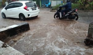 Drainase Buruk, Jalan Parakanmuncang Sepanjang 200 meter Tergenang Air