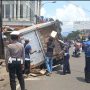 Kecelakaan Truk Box Masuk Parit, Taman Endog Macet