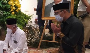 Ridwan Kamil Layat Rumah Duka Arifin Panigoro, Sebut Almarhum Berpesan Rumuskan Kebijakan Terbaik Bidang Kesehatan