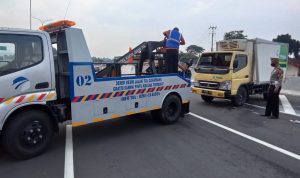 Kecelakaan (Lagi) di Tol Cisumdawu, Mobil Box Menghantam Trotoar