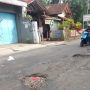 Lagi-Lagi, Jalan Berlubang Bahayakan Pengendara Motor