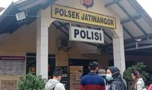 Korban Arisan Online Bodong di Jatinangor - Sumedang Geram, Rumah Pelaku Dijarah dan Keluarga Bos Arisan Menginap di Mapolsek Jatinangor Selama 2 Hari