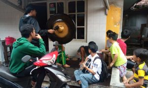 Penat Sekolah, Siswa Ini Gelar Latihan Kesenian