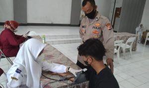 Kejar Capaian Target Vaksinasi, Nakes Datangi Rumah Warga