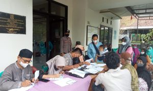 Pemdes Cijati Edukasi Warga, Tetap Jalankan Prokes