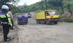 Walau Rusak Parah, Jalan Cireki Sudah Bisa Dilalui