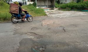 Meski Sering Diperbaiki, Jalan Dano Cepat Rusak