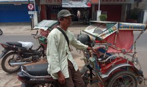 Becak Motor Kalah Dengan Ojek Online