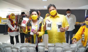 Perempuan Golkar Gelar Bazar, Airlangga: UMKM Laris, Warga Dapat Harga Murah