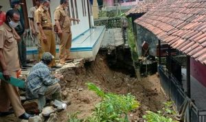 Empat Rumah di Sukamanah Terancam Longsor