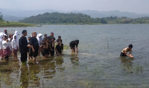 Jelang Puasa, Warga Mekarasih Gelar Ritual Menyucikan Diri