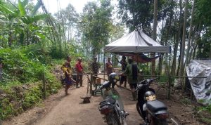 Terdampak Longsor, Jalan Dialihkan ke Area Perkebunan, Pemilik Lahan Tarif Kendaraan yang Melintas