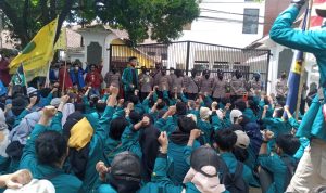 Aliansi Mahasiswa Sumedang Menolak Kenaikan BBM, PPN dan Migor, Serukan Aspirasi di Depan Kantor DPRD Sumedang