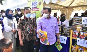 Buruh Sumedang Buka Bazaar Ketupat Mayday