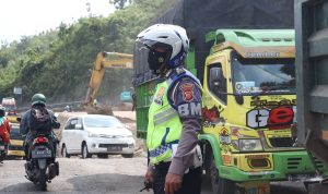 Hari Ini, Dilakukan Pengurugan Jalan Cireki, Jalur Cirebon-Bandung akan Diberlakukan Buka Tutup 