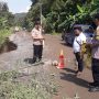 Jalan Penghubung Tomo - Jatigede Hampir Putus