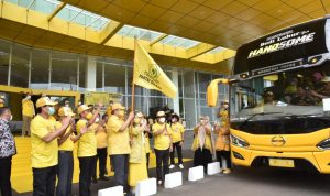 Partai Golkar Sediakan 20 Bus, Airlangga Lepas Mudik Gratis