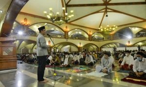 Pusdai Dipenuhi Jemaah Tarawih, Ridwan Kamil Terharu