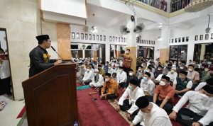 Ulama Lulusan English for Ulama Jadi Khatib Salat Tarawih Berjemaah di Depok