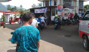 Mudik Balik, Antrian Di Pom Kembali Panjang