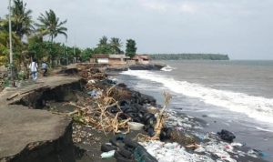 Abrasi di Pesisir Pantai Minahasa Selatan, Jalan dan 15 Rumah Amblas