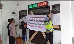Cegah Kerusuhan di Desa Cikareo Selatan, Kapolres Turun Tangan Temui Massa