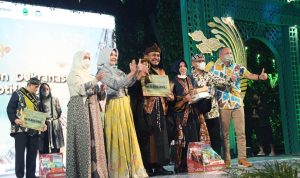 Penampilan Fashion Show Motif Batik Daur Ulang Tutup KKJ dan PKJB 2022